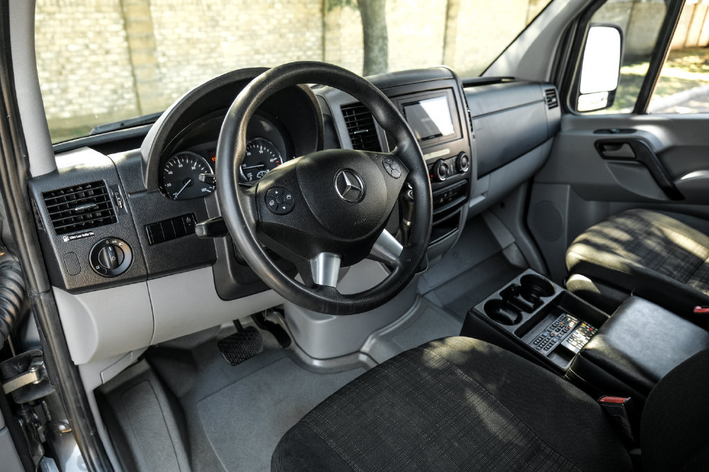 Used 2015 Mercedes-Benz Sprinter 2500 image 25