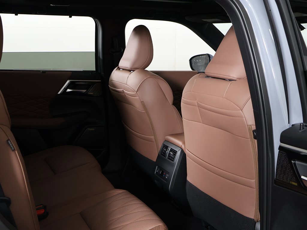 New 2025 Mitsubishi Outlander SEL image 34
