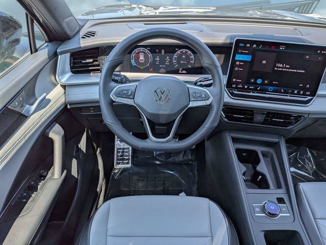 New 2026 Volkswagen Tiguan SE R-Line FWD image 17
