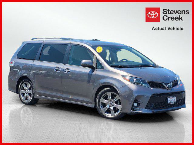Certified 2018 Toyota Sienna SE w/ SE Preferred Package