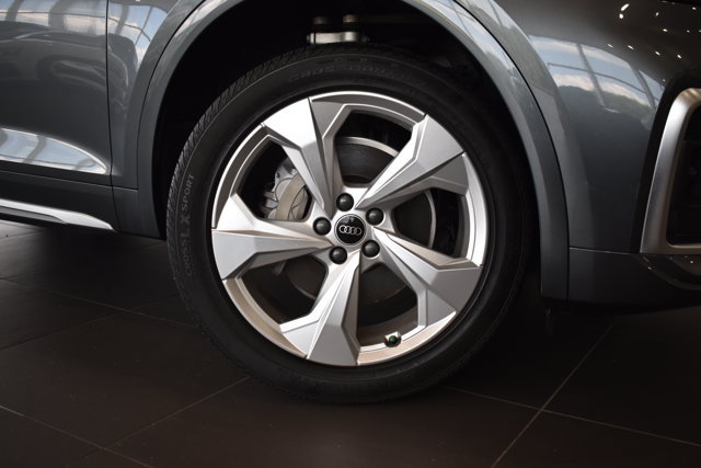 Used 2023 Audi Q5 2.0T Premium Plus w/ Premium Plus Package AWD/4WD image 2
