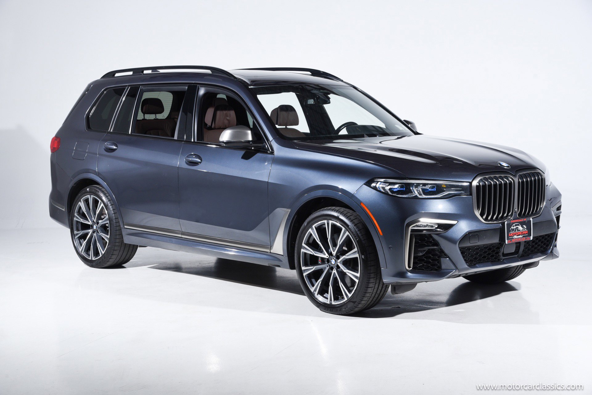 Used 2021 BMW X7 M50i image 1