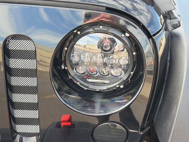 Used 2012 Jeep Wrangler Unlimited Rubicon w/ Connectivity Group image 17