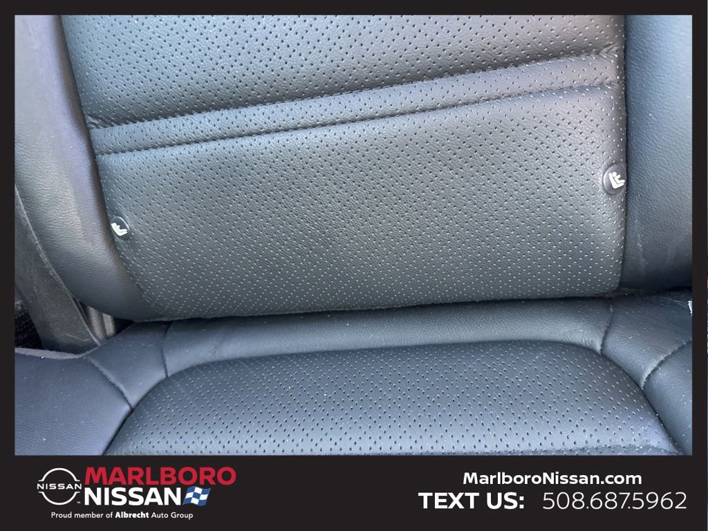 Used 2017 Kia Sorento LX w/ LX Convenience Package image 16