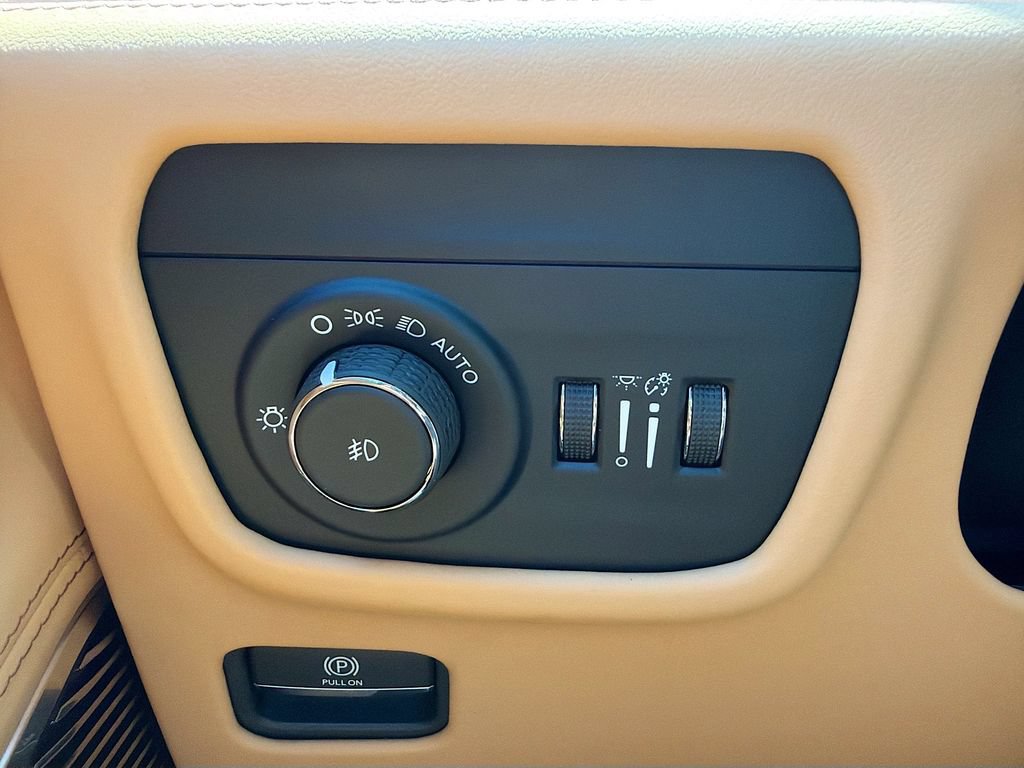 New 2026 Jeep Grand Cherokee Summit AWD/4WD image 37