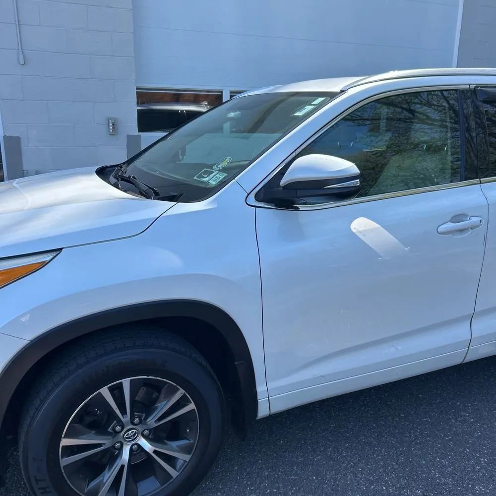 Used 2016 Toyota Highlander XLE AWD/4WD image 2