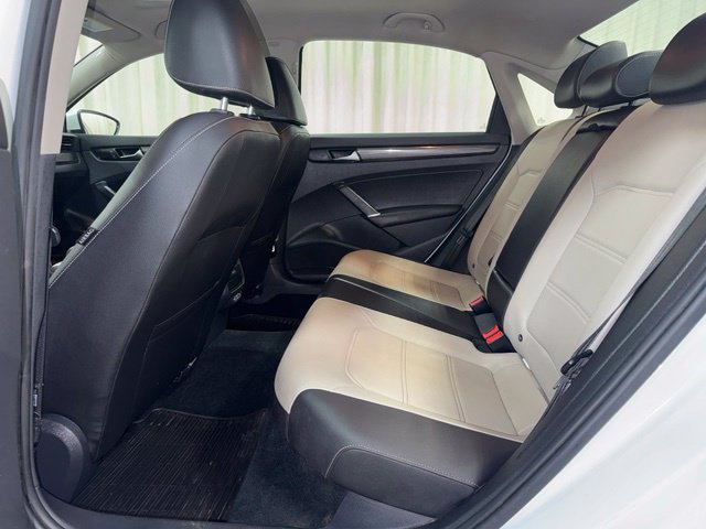 Used 2020 Volkswagen Passat 2.0T R-Line FWD image 34