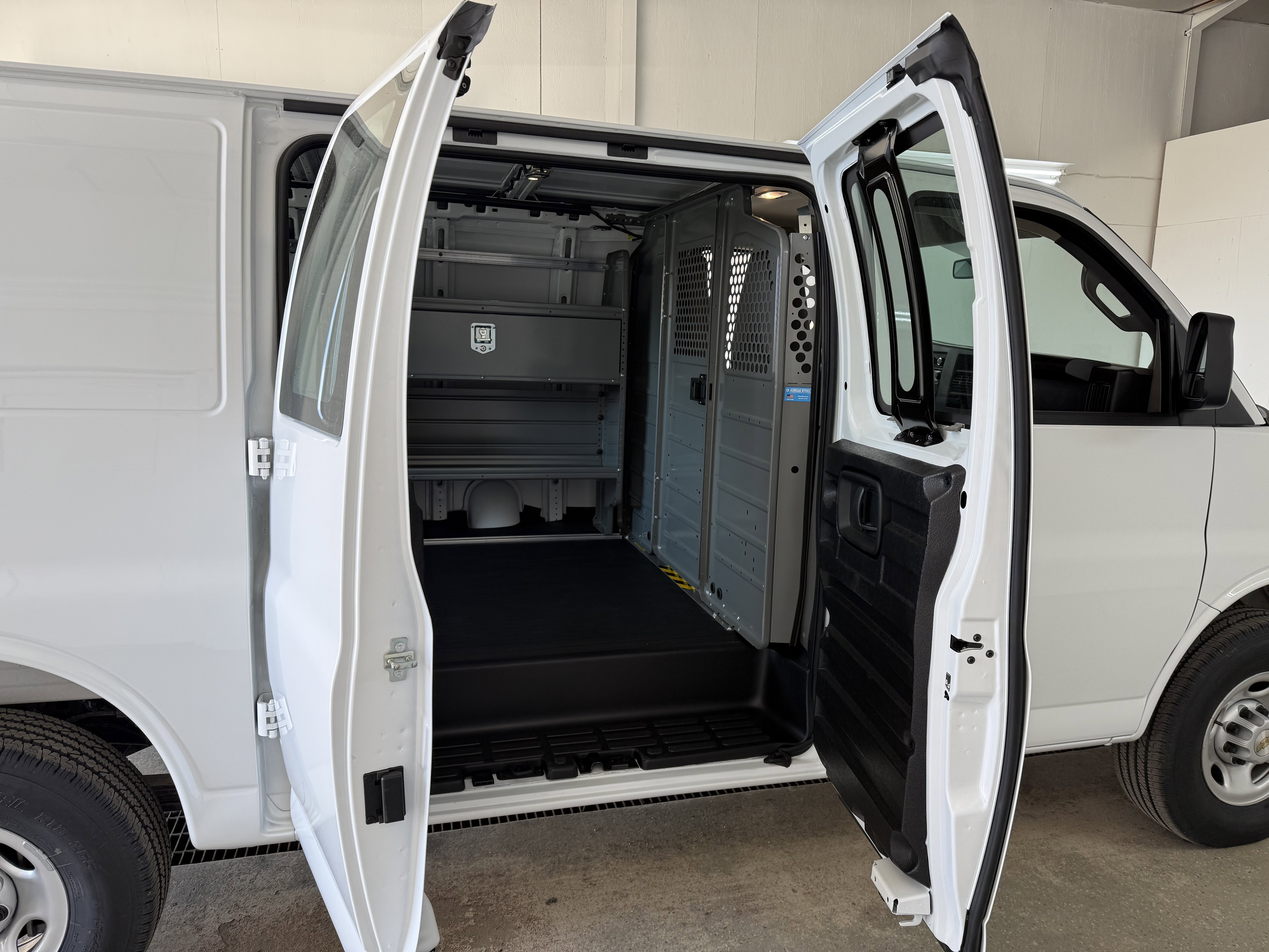 New 2025 Chevrolet Express 3500 w/ Driver Convenience Package image 31