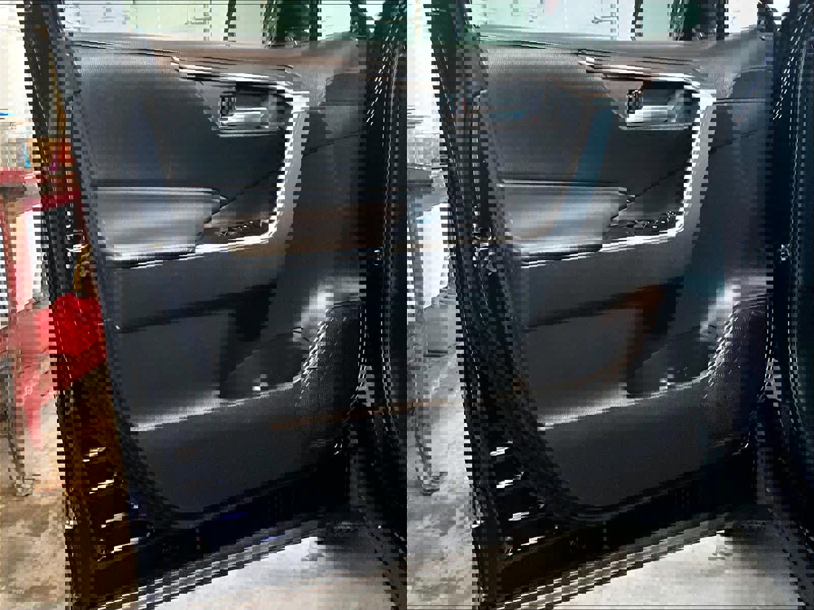 Used 2023 Toyota RAV4 XLE w/ Convenience Package image 9