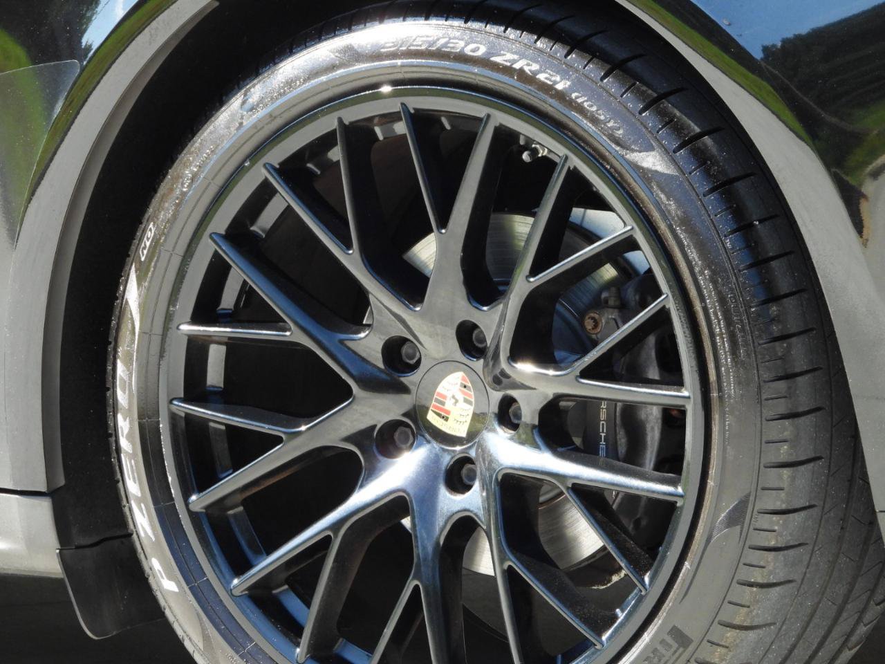 Used 2017 Porsche Panamera RWD image 28