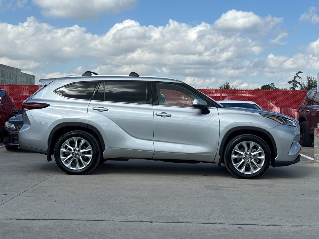 Used 2024 Toyota Highlander Limited AWD/4WD image 7