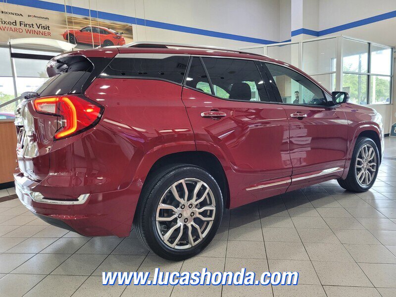 Used 2023 GMC Terrain Denali w/ Denali Premium Package image 4