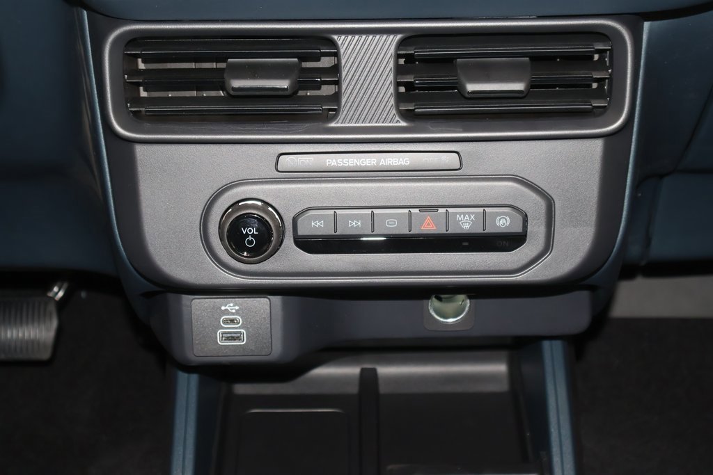 New 2025 Ford Maverick XL image 19