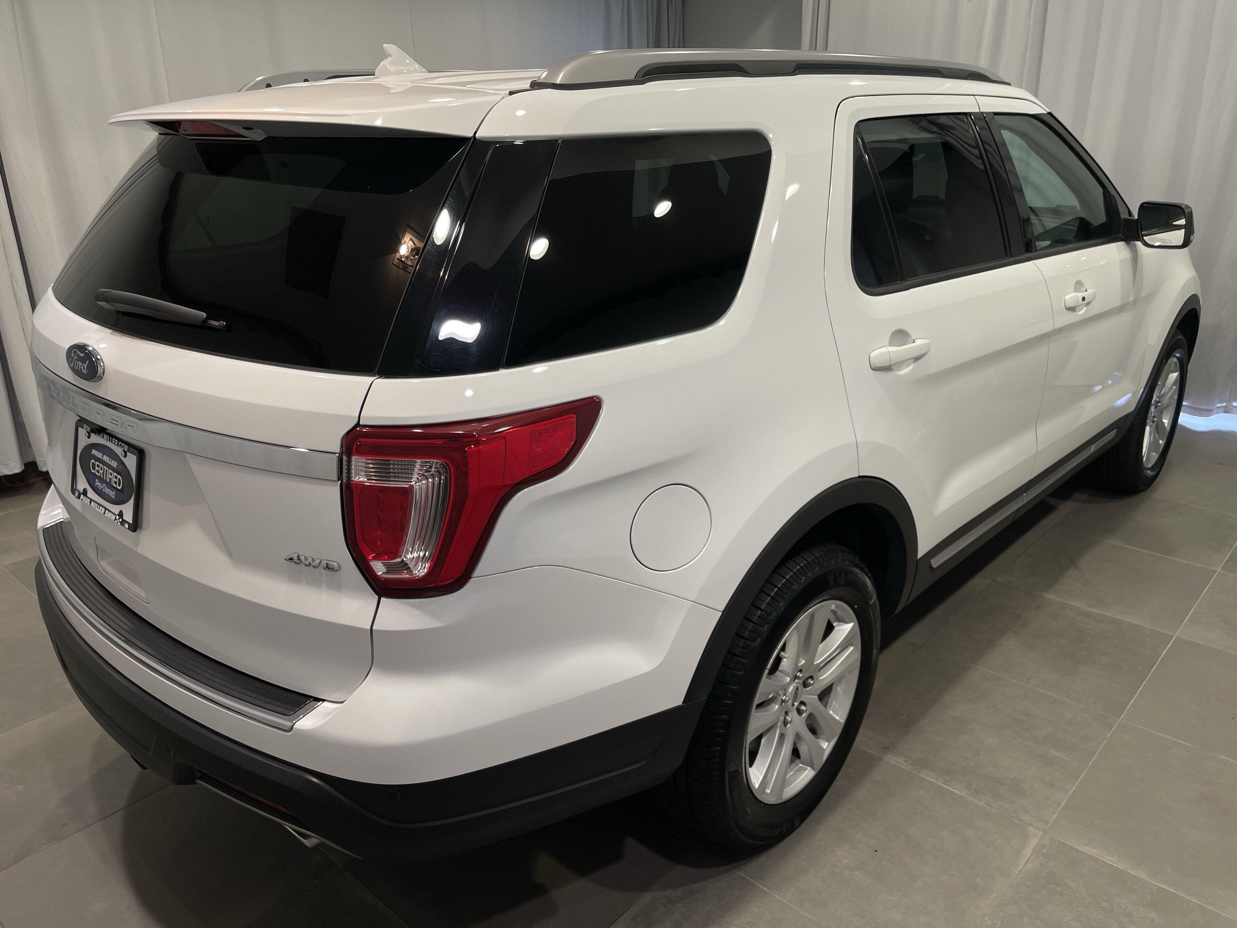 Used 2018 Ford Explorer XLT w/ Equipment Group 201A image 6