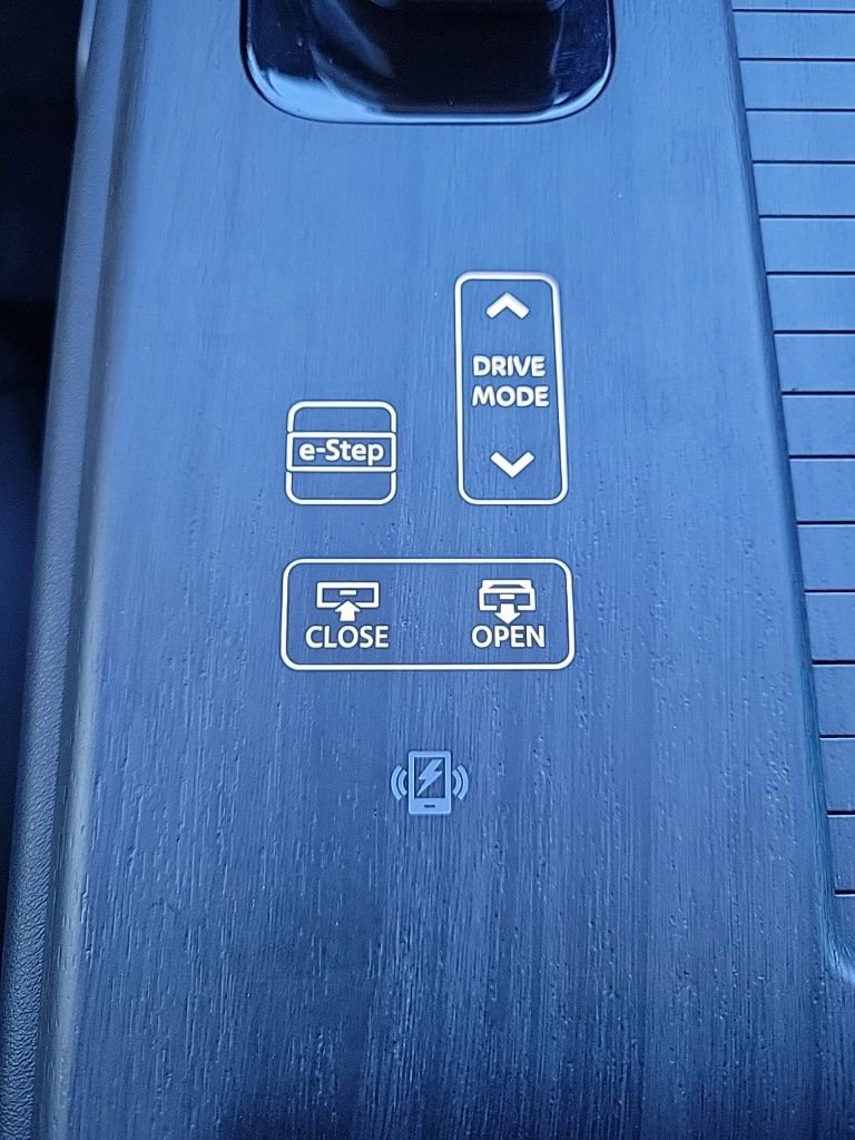 Used 2023 Nissan Ariya FWD image 29