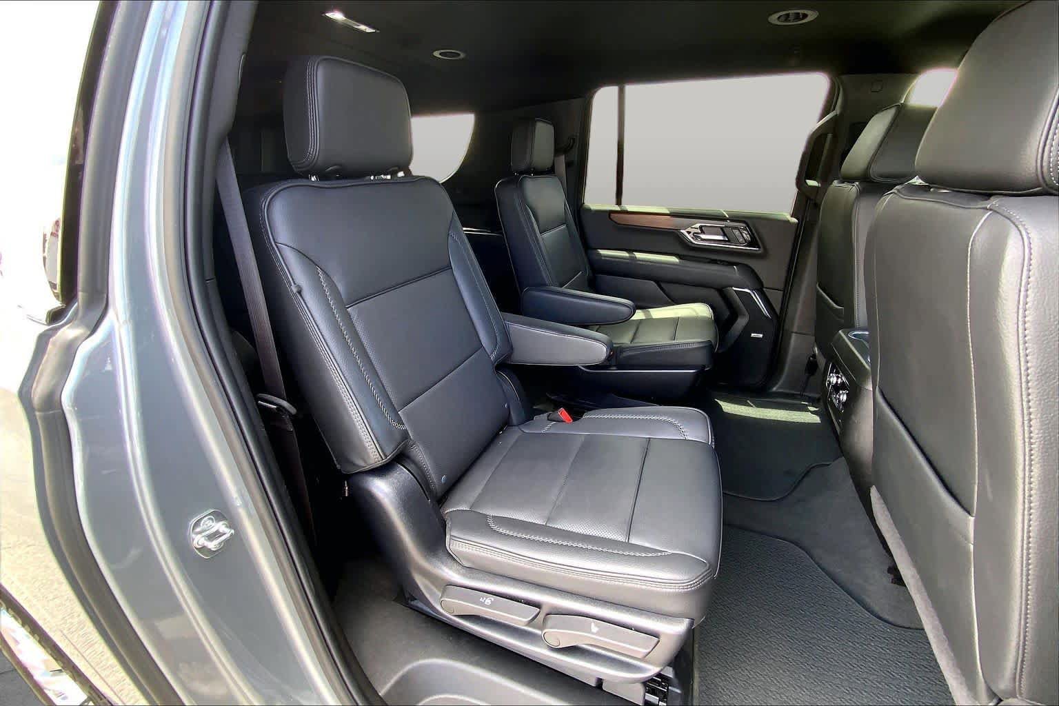 Used 2025 GMC Yukon XL Denali AWD/4WD image 19