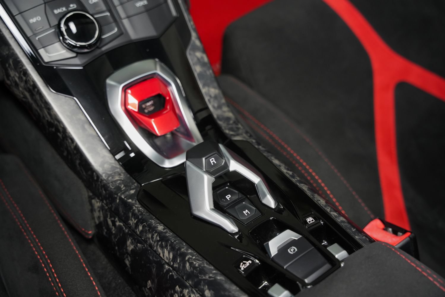Used 2018 Lamborghini Huracan Performante AWD/4WD image 39
