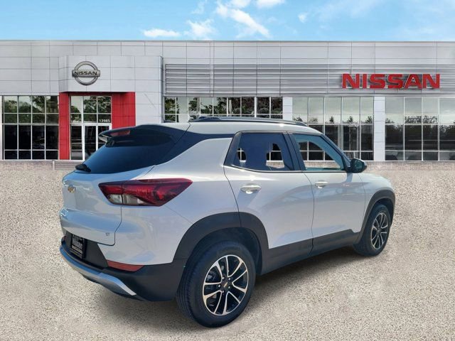 Used 2025 Chevrolet TrailBlazer LT FWD image 4