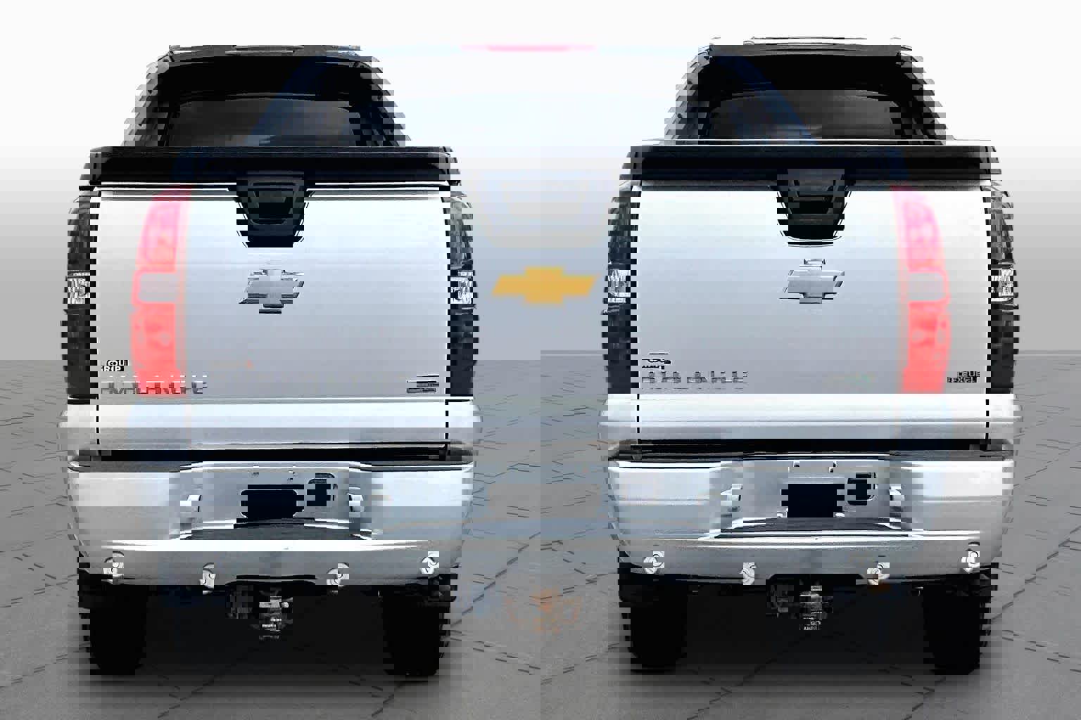 Used 2012 Chevrolet Avalanche LT w/ Suspension Package, Off-Road image 5