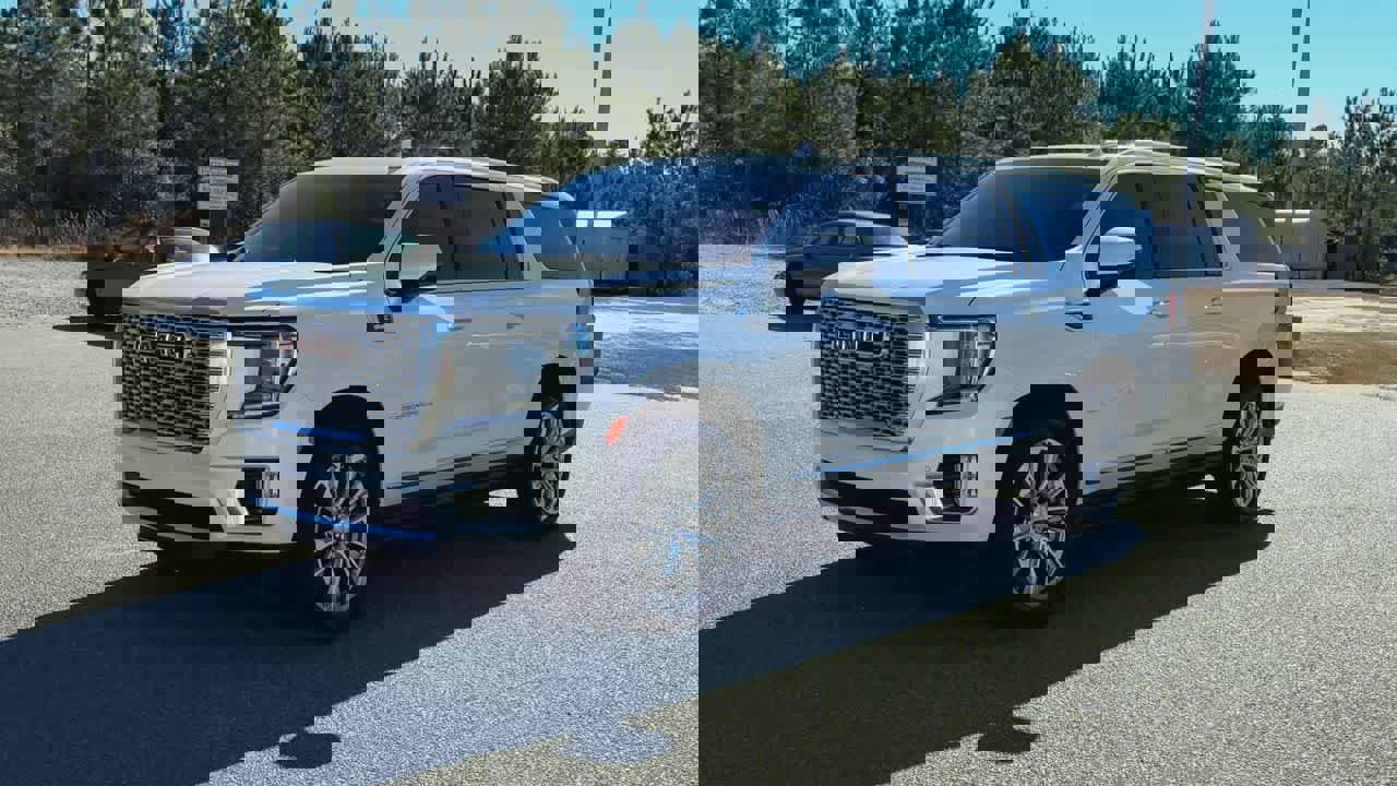 Used 2022 GMC Yukon XL Denali image 4