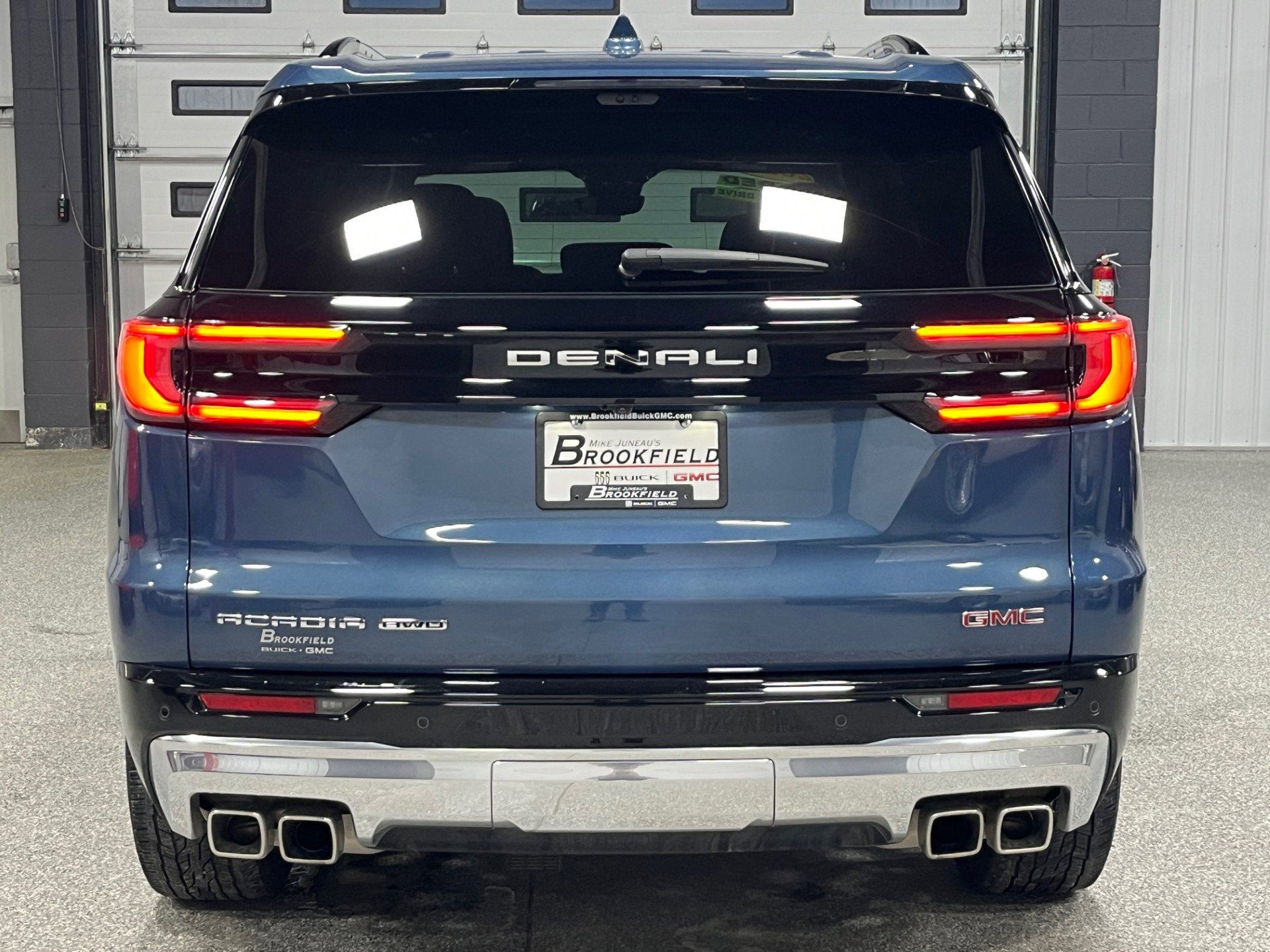 Certified 2025 GMC Acadia Denali w/ Super Cruise Package image 4