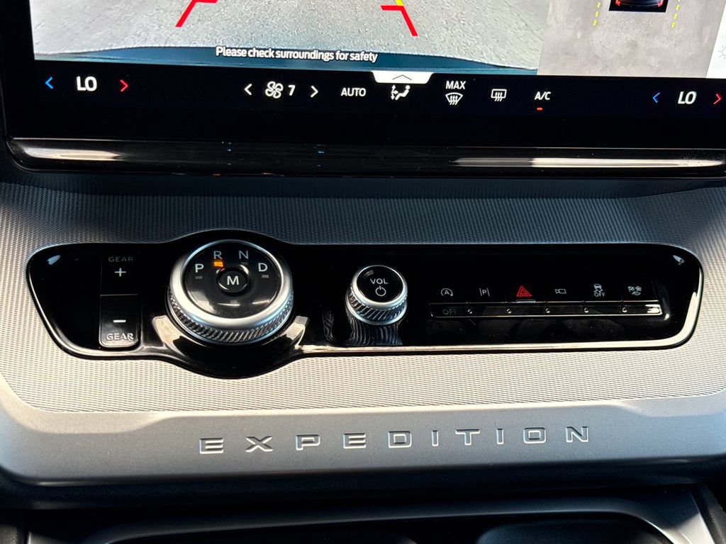 Used 2025 Ford Expedition Active RWD image 24
