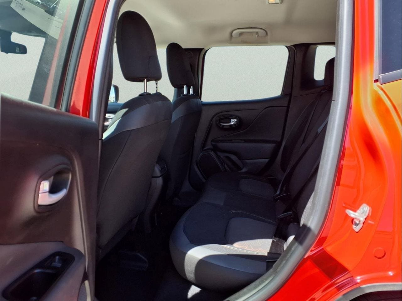 Used 2023 Jeep Renegade Latitude AWD/4WD image 11