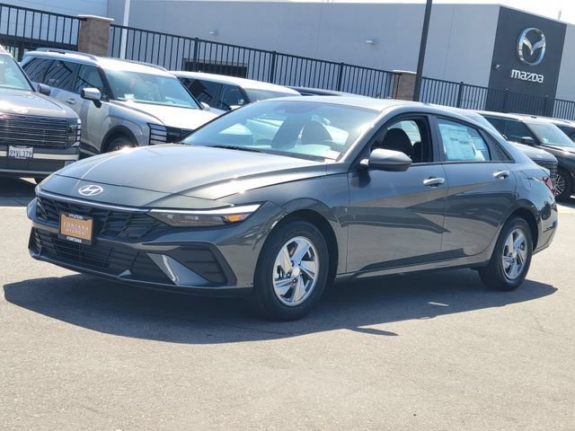 New 2026 Hyundai Elantra SE FWD image 2