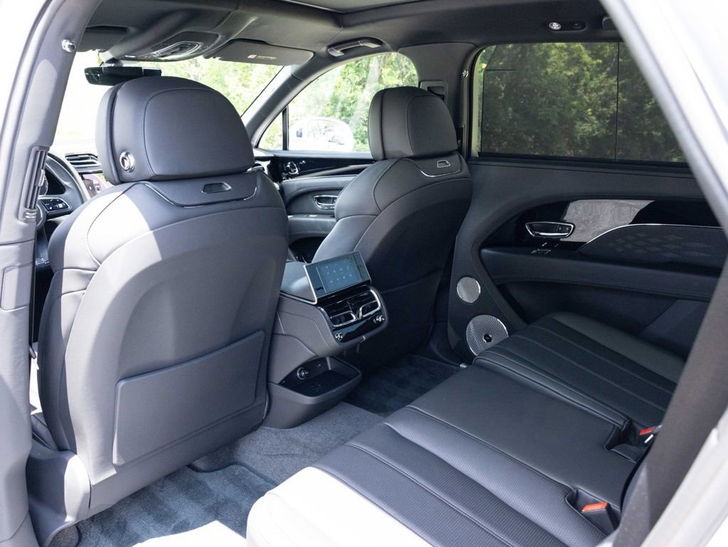 Certified 2024 Bentley Bentayga Extended Wheelbase image 36