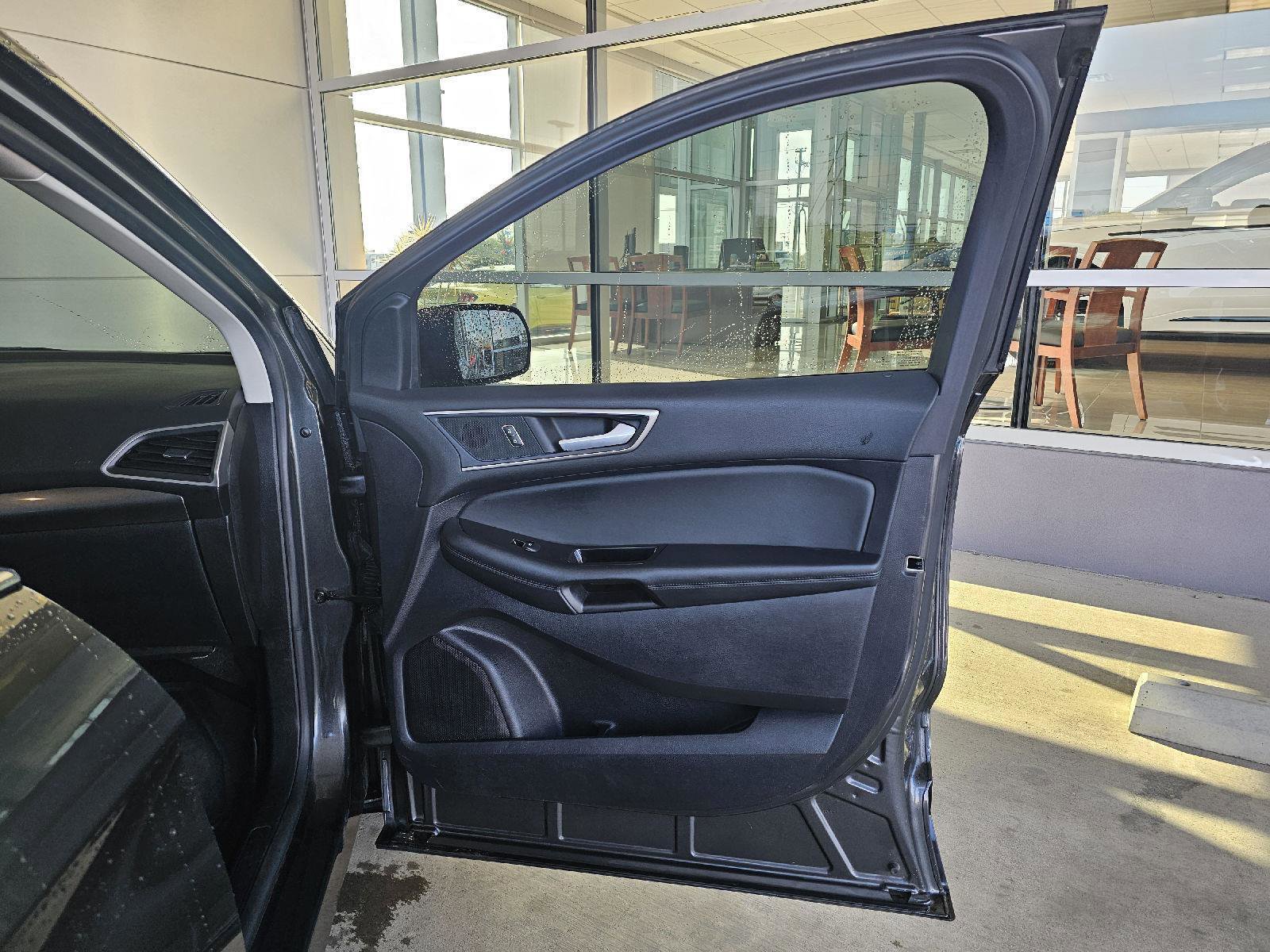 Used 2020 Ford Edge SEL w/ Convenience Package image 11