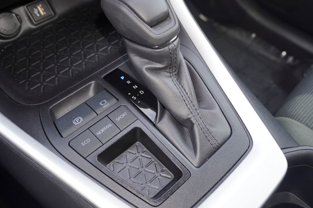 Certified 2025 Toyota RAV4 LE image 18