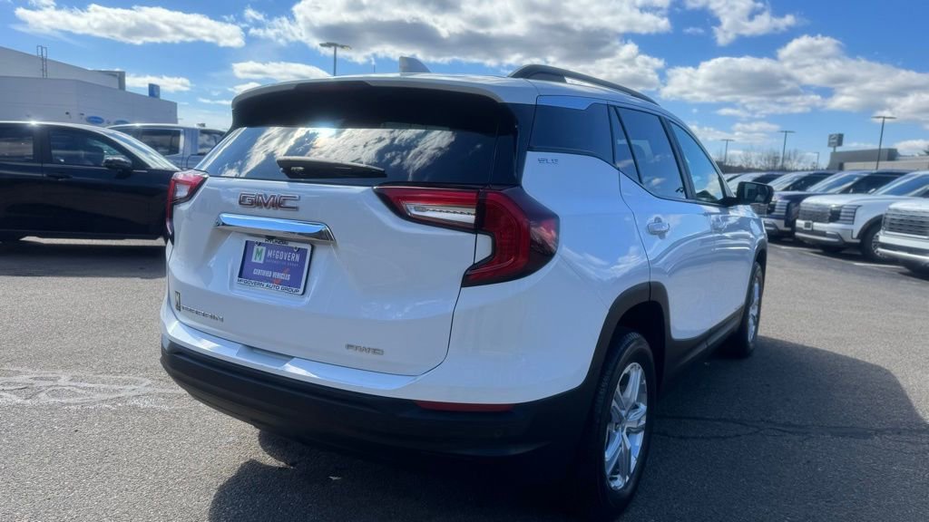 Used 2023 GMC Terrain SLE w/ Driver Convenience Package image 6