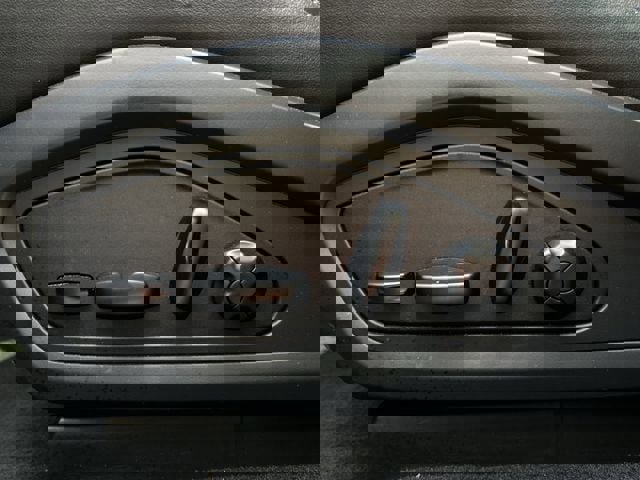 Used 2021 Porsche Taycan 4S w/ Premium Package image 31