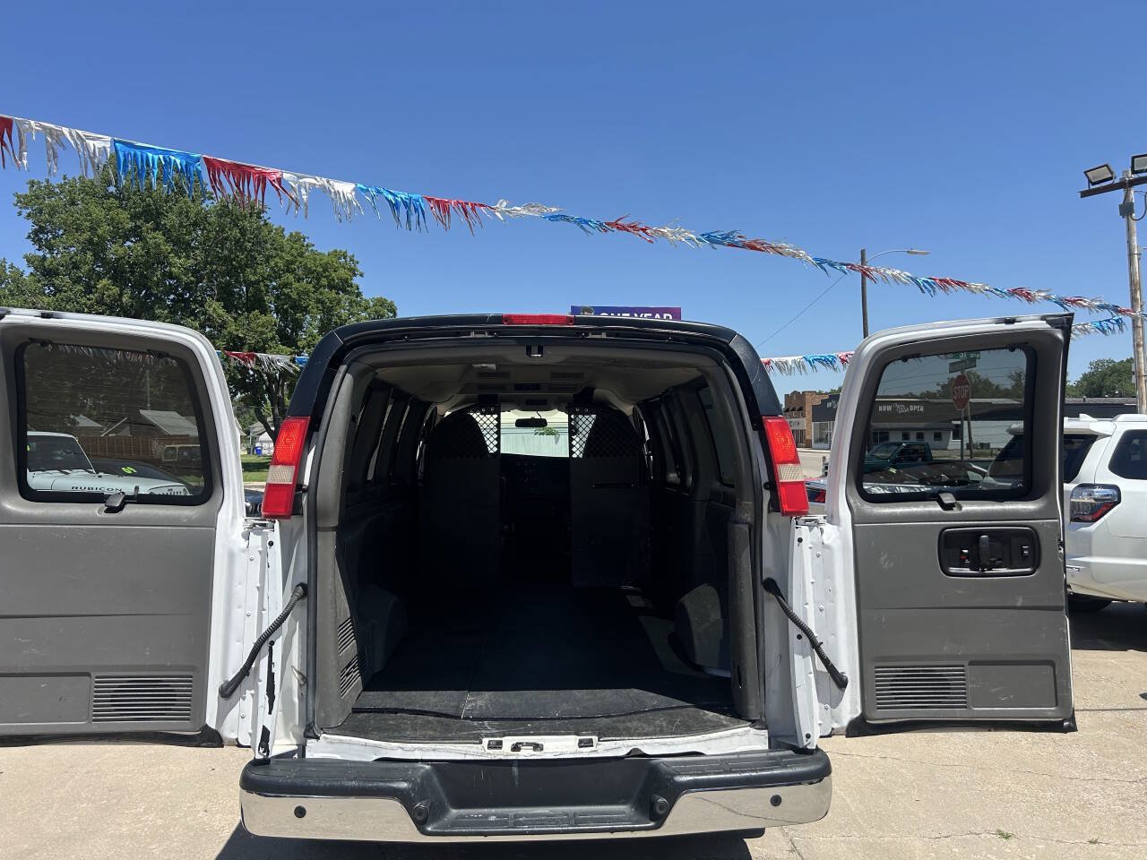 Used 2014 Chevrolet Express 1500 LT w/ LT Preferred Equipment Group RWD image 9