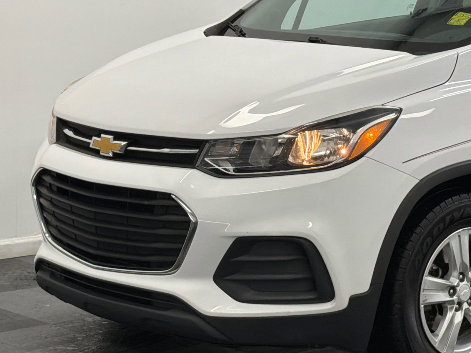 Used 2019 Chevrolet Trax LS w/ Tint and Cruise Package FWD video 2