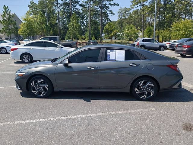 Used 2024 Hyundai Elantra Limited FWD image 9