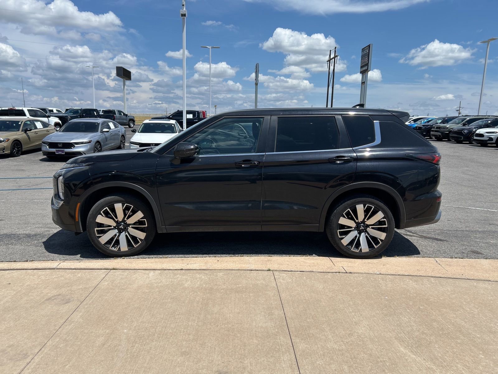 Used 2025 Mitsubishi Outlander SE FWD image 8
