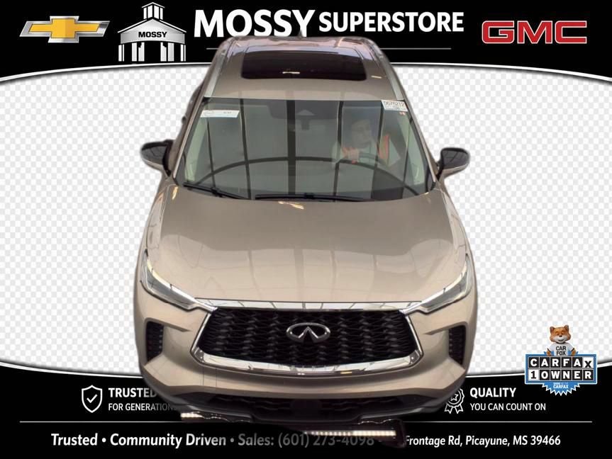 Used 2023 INFINITI QX60 Sensory w/ Cargo Package FWD image 2