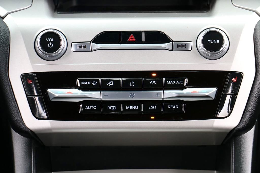 Certified 2022 Ford Explorer XLT image 27