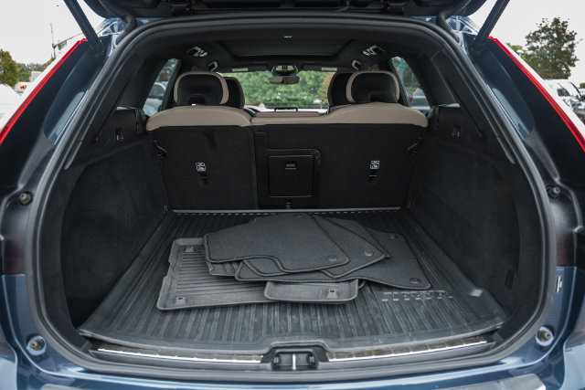 Certified 2026 Volvo XC60 B5 Plus AWD/4WD image 10