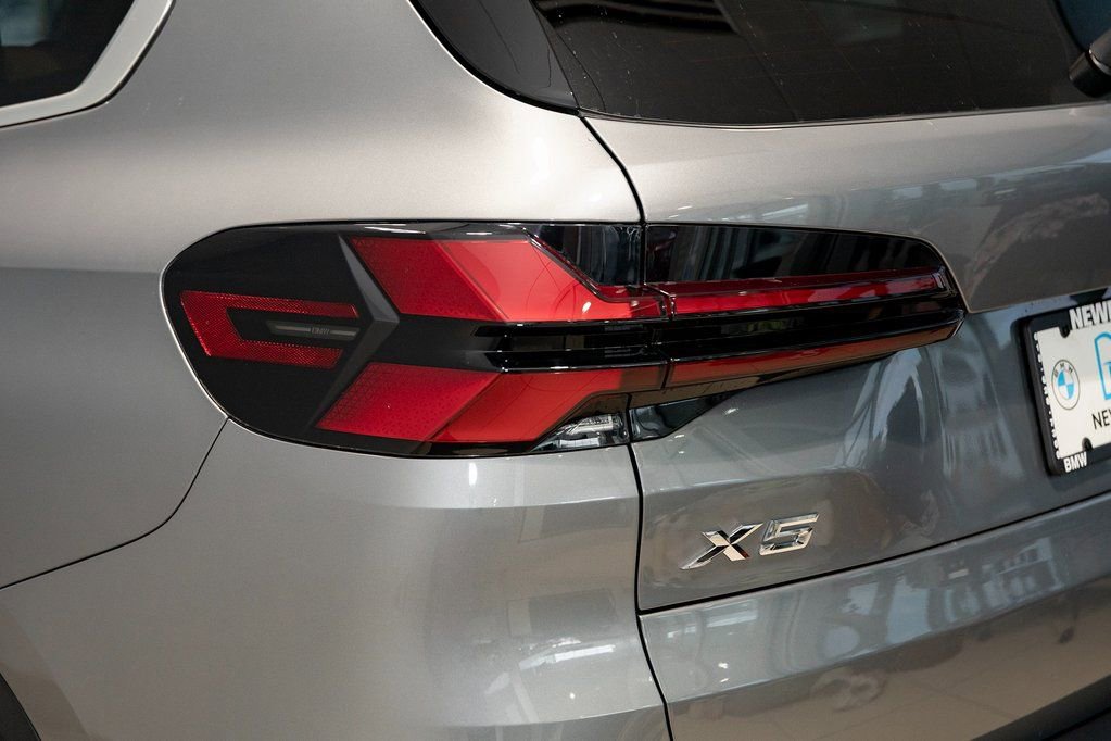 New 2026 BMW X5 xDrive40i w/ Climate Comfort Package image 9