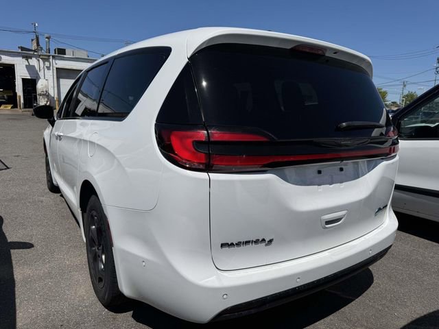 Used 2024 Chrysler Pacifica Limited FWD image 12