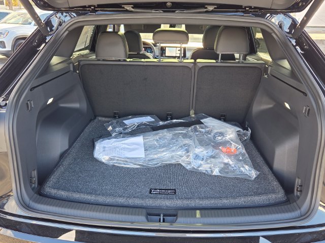 New 2026 Volkswagen Atlas Cross Sport SE FWD image 12