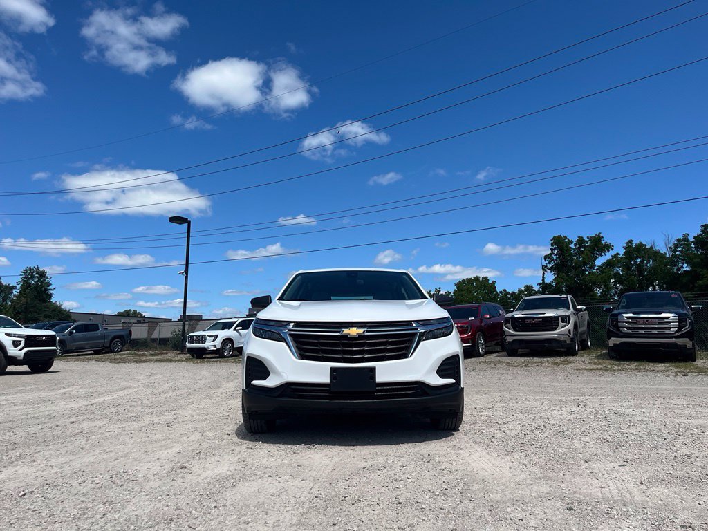 Used 2023 Chevrolet Equinox LS FWD image 4