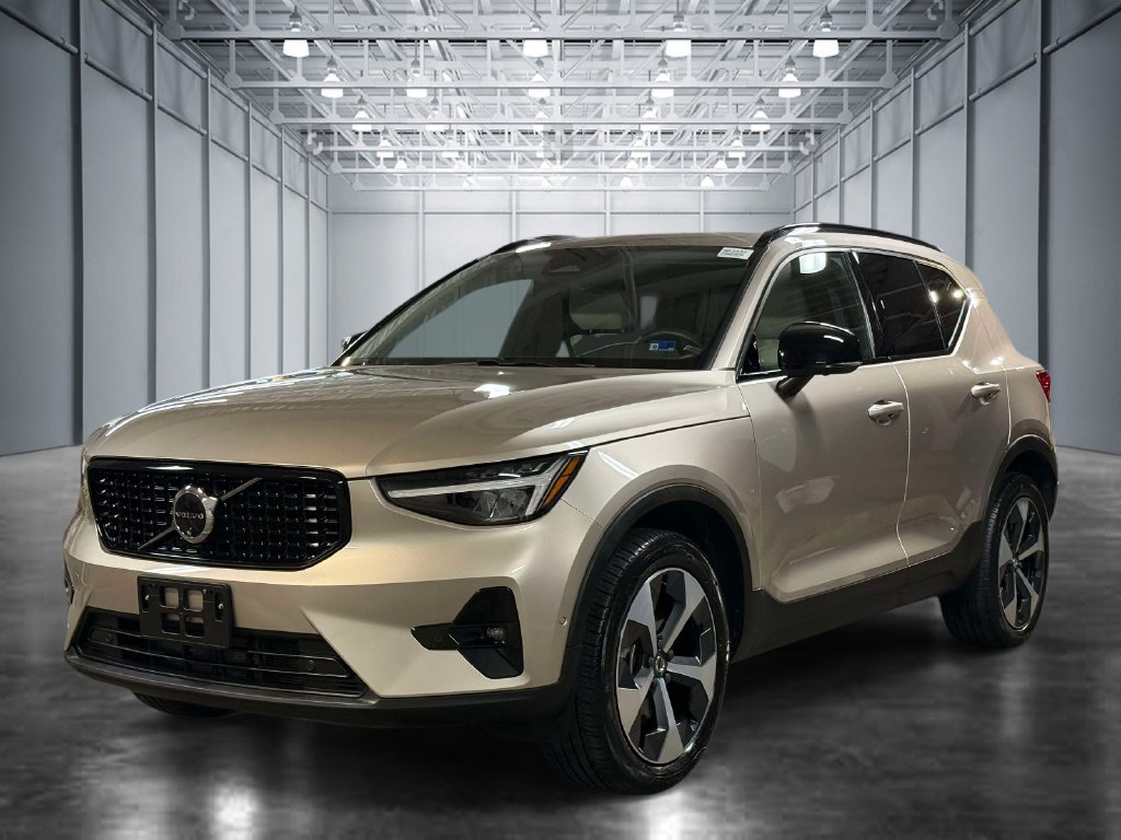 Used 2024 Volvo XC40 B5 Plus