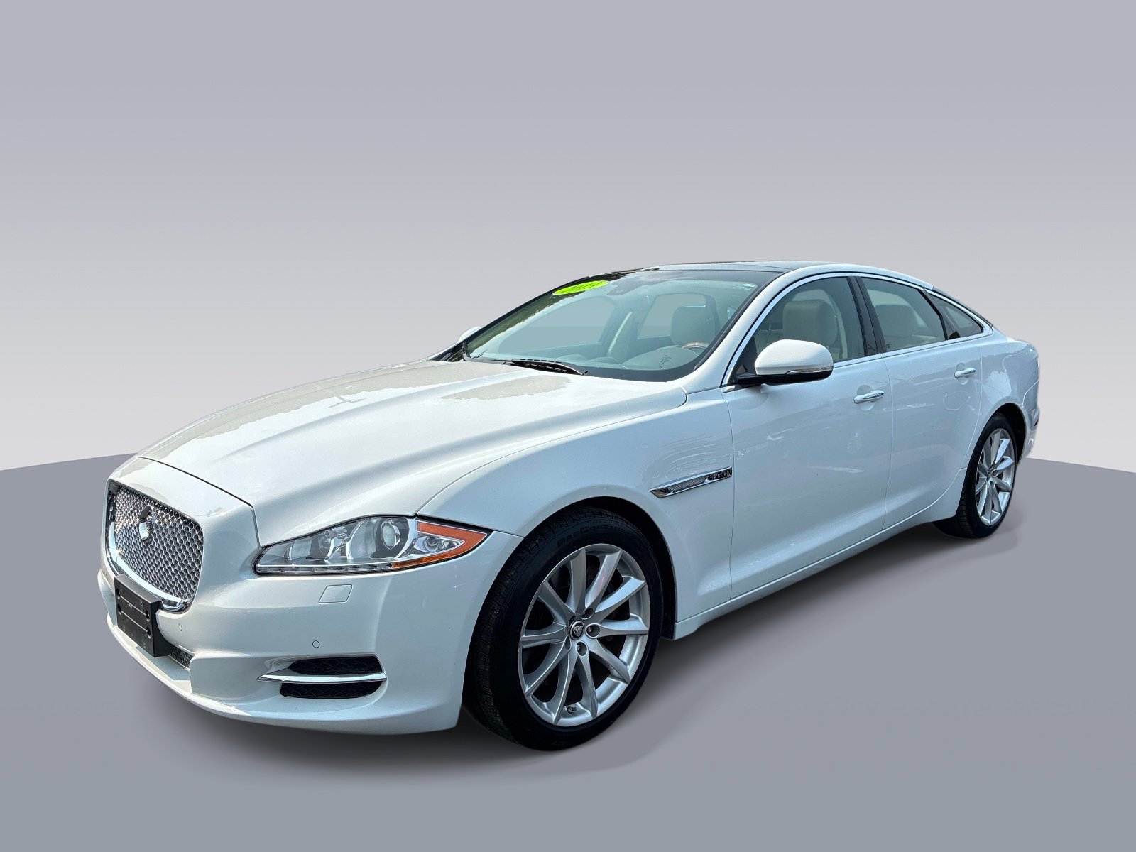Used 2013 Jaguar XJ RWD image 3