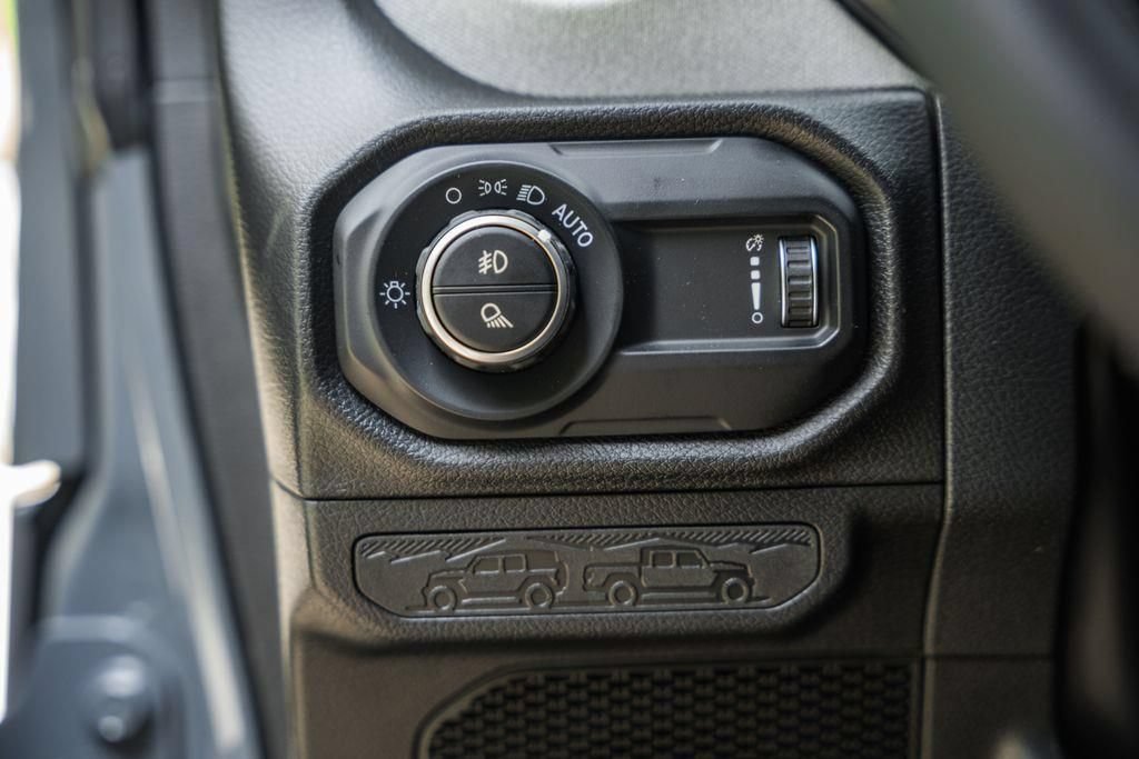 New 2025 Jeep Gladiator Sport AWD/4WD image 40