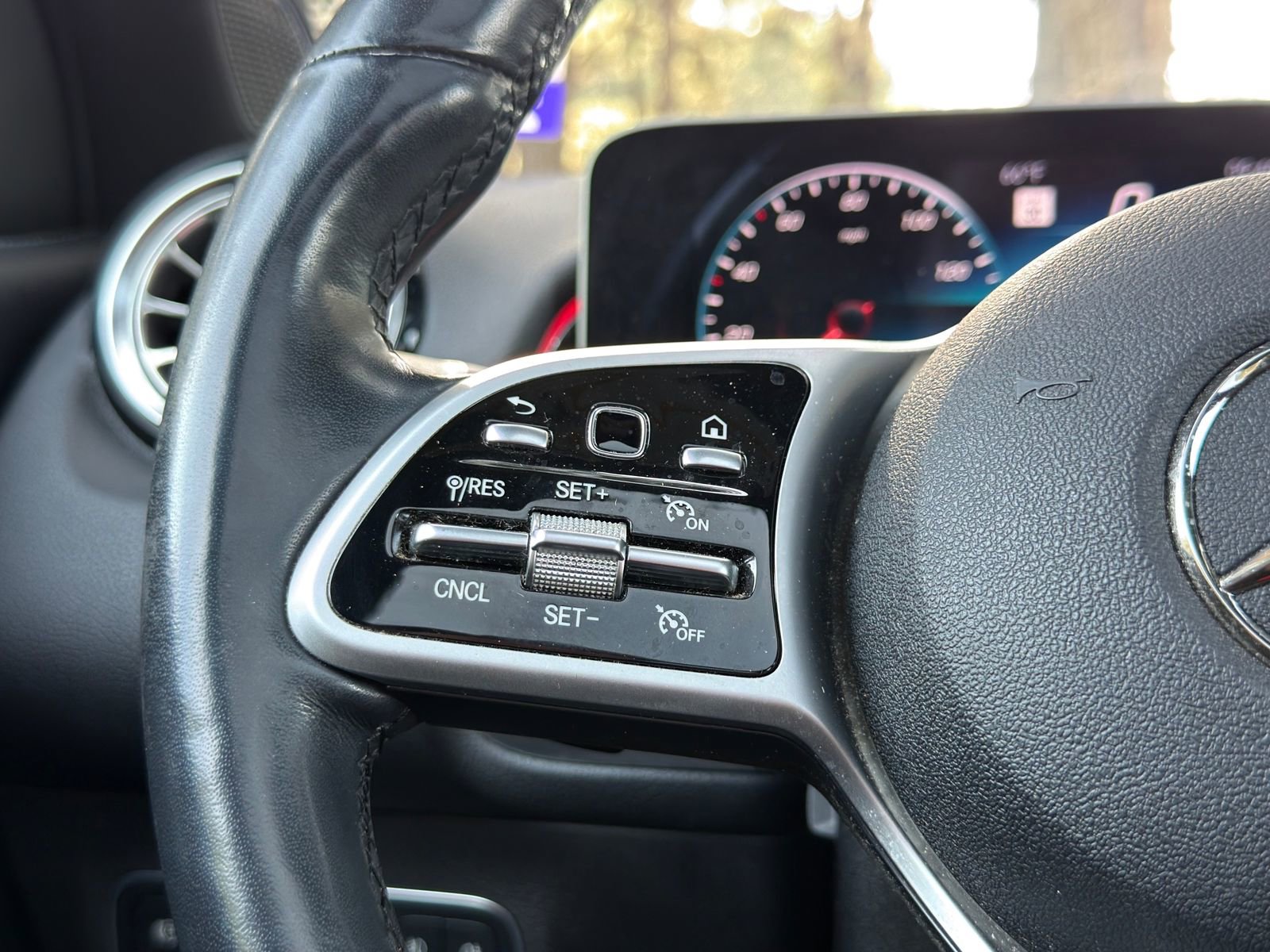 Used 2020 Mercedes-Benz GLB 250 4MATIC image 25