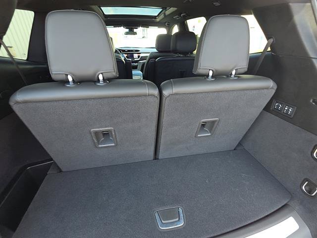 Used 2025 Cadillac XT6 Premium Luxury FWD image 22