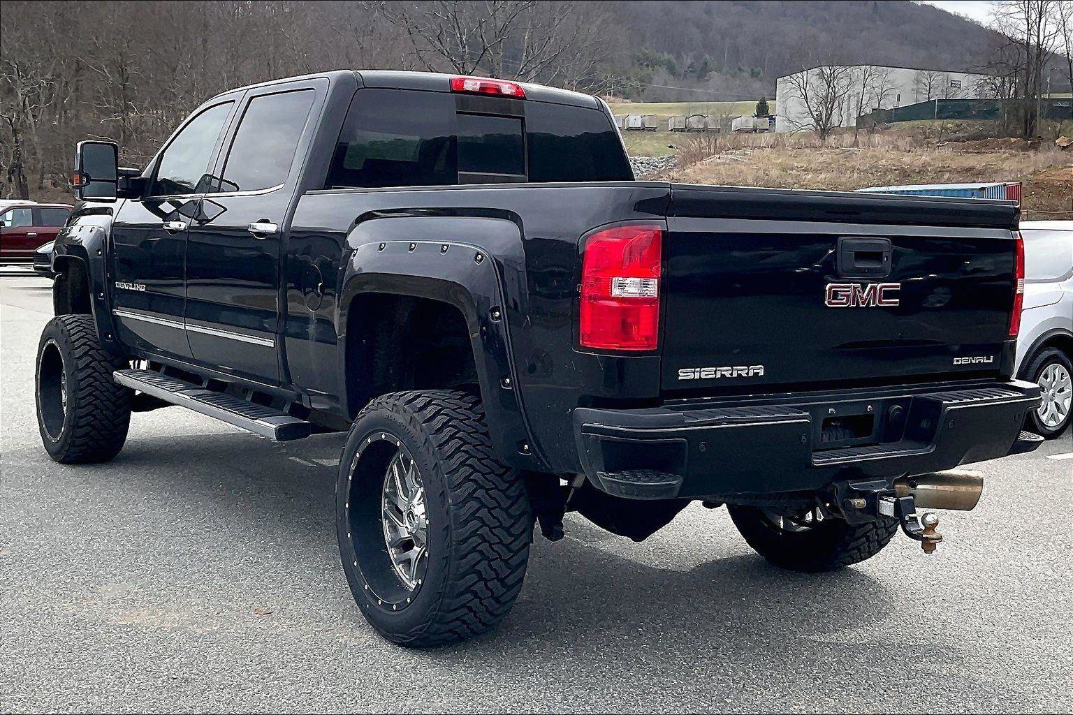 Used 2018 GMC Sierra 2500 Denali w/ Duramax Plus Package image 4